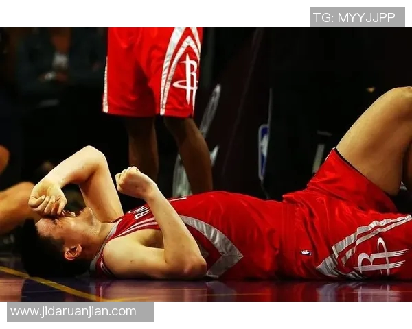 姚明在NBA赛场上遭遇摔跤瞬间回顾与球迷热议 姚明在NBA赛场上遭遇摔跤瞬间回顾与球迷热议