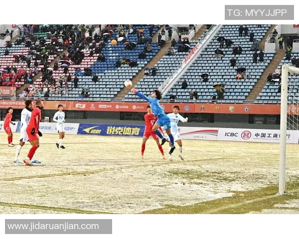 不系鞋带的足球明星们如何用独特风格征服赛场与球迷 不系鞋带的足球明星们如何用独特风格征服赛场与球迷