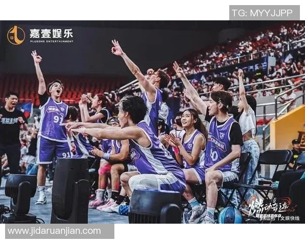 篮球明星在香港街头的精彩瞬间与热情互动照片分享 篮球明星在香港街头的精彩瞬间与热情互动照片分享